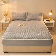 Winter Warm Quilted Fitted Sheet Velvet Mattress Cover Queen King Size Bed Sheet Double Bed Cover Bedspreads Home Bed Lines