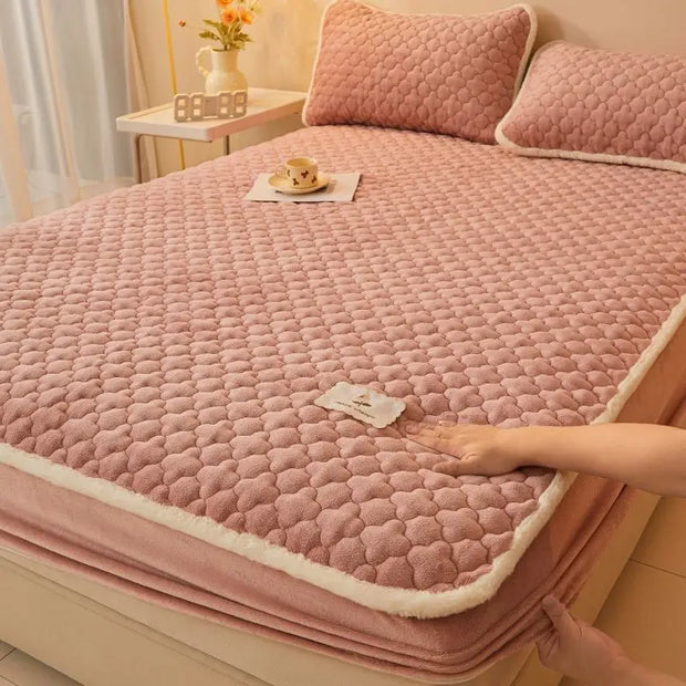 Winter Warm Quilted Fitted Sheet Velvet Mattress Cover Queen King Size Bed Sheet Double Bed Cover Bedspreads Home Bed Lines