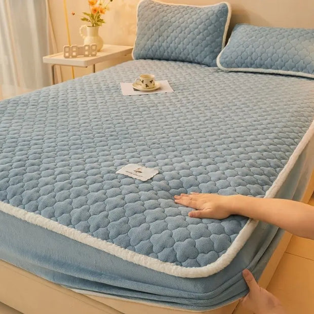 Winter Warm Quilted Fitted Sheet Velvet Mattress Cover Queen King Size Bed Sheet Double Bed Cover Bedspreads Home Bed Lines