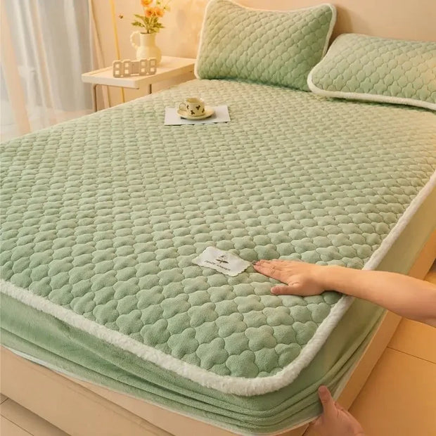 Winter Warm Quilted Fitted Sheet Velvet Mattress Cover Queen King Size Bed Sheet Double Bed Cover Bedspreads Home Bed Lines